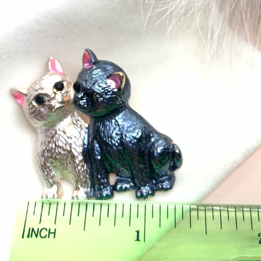 Cute Two Cats Cat Enamel Brooch - Picture 2 of 3